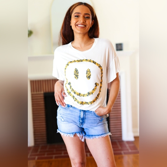 💥NEW Ivory Flutter Sleeve Floral Happy Face Top - Picture 6 of 6